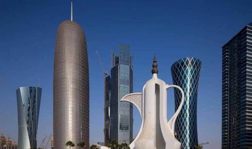 卡塔尔主要出口产品石油,液化气,凝析油合成氨,尿素,乙烯等,主要进口